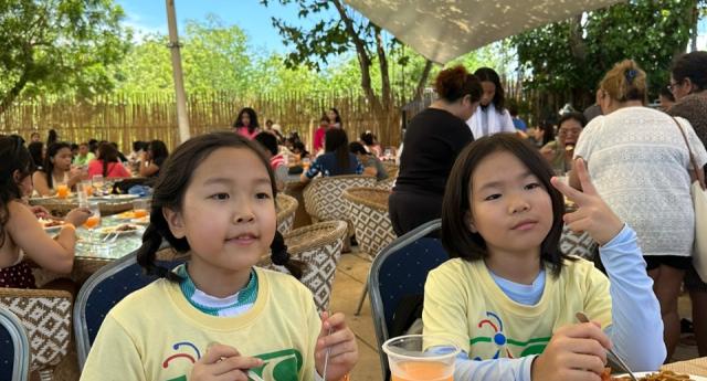 <br>
	안녕하세요~JJES M.Sarah 입니다. 이번주 일요일 액티비티로는 뉴타운 비치 데이 유즈를 다녀왔습니다. 수영을 하며 신나는 하루를 보냈습니다.뉴타운 비치는 연수원에서 50분 가량 거리의 막탄섬(휴양지)에 위치한 ...