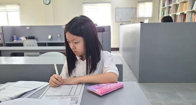 <br>
	안녕하세요 M.Dohan 입니다. JJES에서는 매주 LEVEL TEST/TOSEL/TOPEL(구PELT) 등 다양한 시험으로 학생들의 영어 실력을 평가하고 있습니다. 2025년 12월 27일, 토요일에는 TOPEL(구PELT) 시험이 이뤄졌습니다. TOPE...