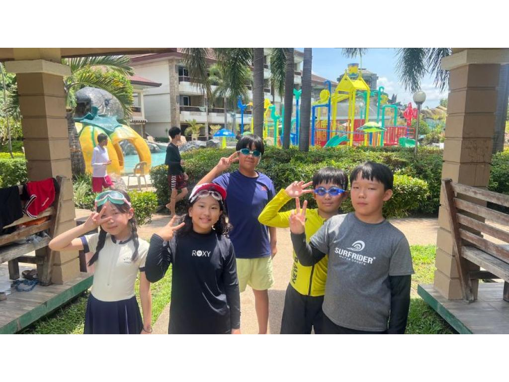 안녕하세요, JJES T.Lina 입니다. 이번 주 일요 액티비티는 웨스타운 라군(Westown Lagoon)을 방문해 시원하고 즐거운 시간을 보냈습니다. 학생들은 워터슬라이드를 타고 수영장에서 신나게 물놀이를 즐기며 친구들과...