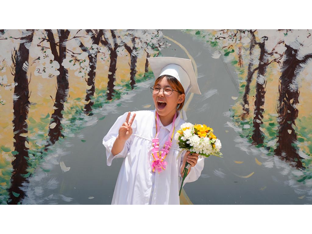 안녕하세요 JJES M.Dohan입니다. JJES 2026 여름캠프 학생들의 토가 사진을 공개합니다~! 필리핀만의 독특하고 예쁜 새하얀 토가를 입은 아이들의 예쁜 미소가 돋보인 하루였습니다. 그동안 수고해준 아이들에게 너무...