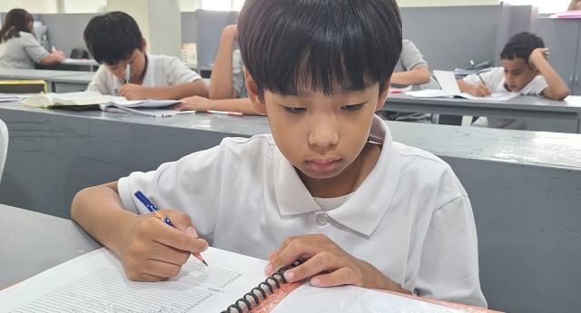 <br>
	안녕하세요 JJES M.Dohan 입니다. JJES에서는 매주 LEVEL TEST/TOSEL/TOPEL(구PELT) 등 다양한 시험으로 학생들의 영어 실력을 평가하고 있습니다. 2025년 07월 14일에는 새로운 학생들이 캠프에 추가 참여하여, JJES...