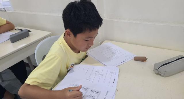 <br>
	안녕하세요 T.Lina 입니다. JJES에서는 매주 TOSEL/TOEFL Junior시험으로 학생들의 영어 실력을 평가하고 있습니다. 2026년 7월 22일, 수요일에는 TOFEL Junior 시험이 이뤄졌습니다. TOEFL Junior은 영어의 듣기, 문...
