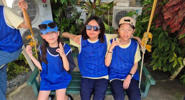 <br>
	안녕하세요, JJES T.Lina입니다. 이번 Sports Festival은 팀별 치어리딩을 시작으로 단체 줄넘기, 줄다리기, 축구, 수영까지 다양한 종목으로 진행되었습니다! 친구들과 함께 전략을 세우고, 서로를 응원하며 각 종목...